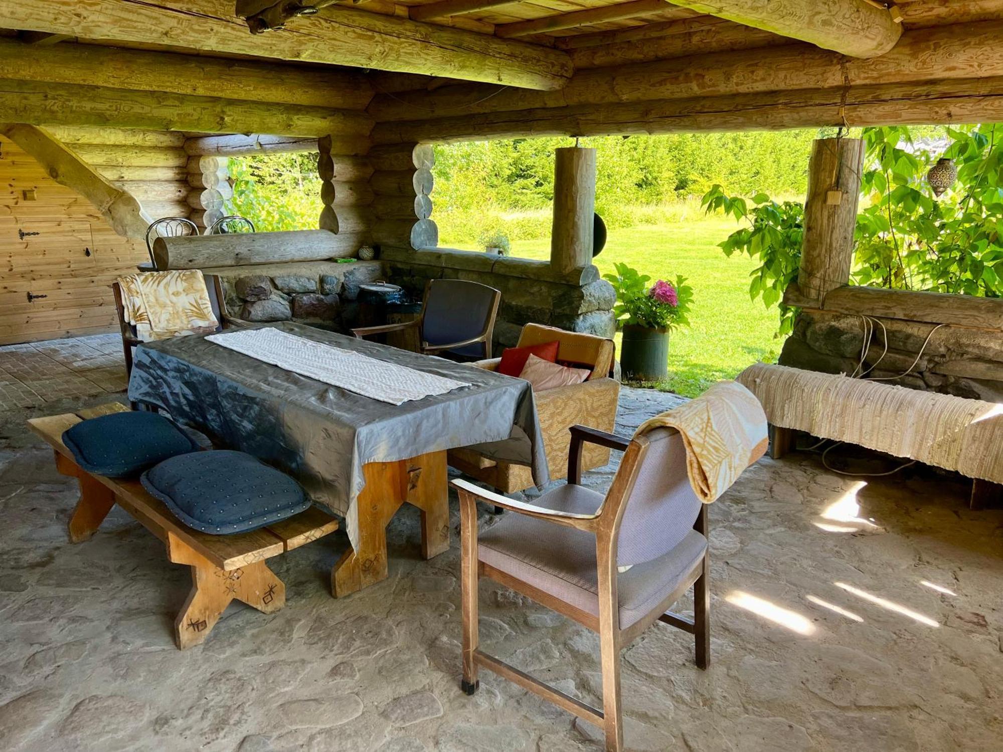 Suurekivi Kuelalistemaja Hotel Reigi ภายนอก รูปภาพ